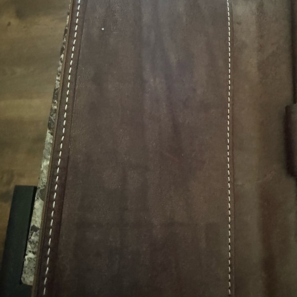 Dooney & Bourke Tan Trifold Pebbled Leather wallet EUC - Picture 5 of 9